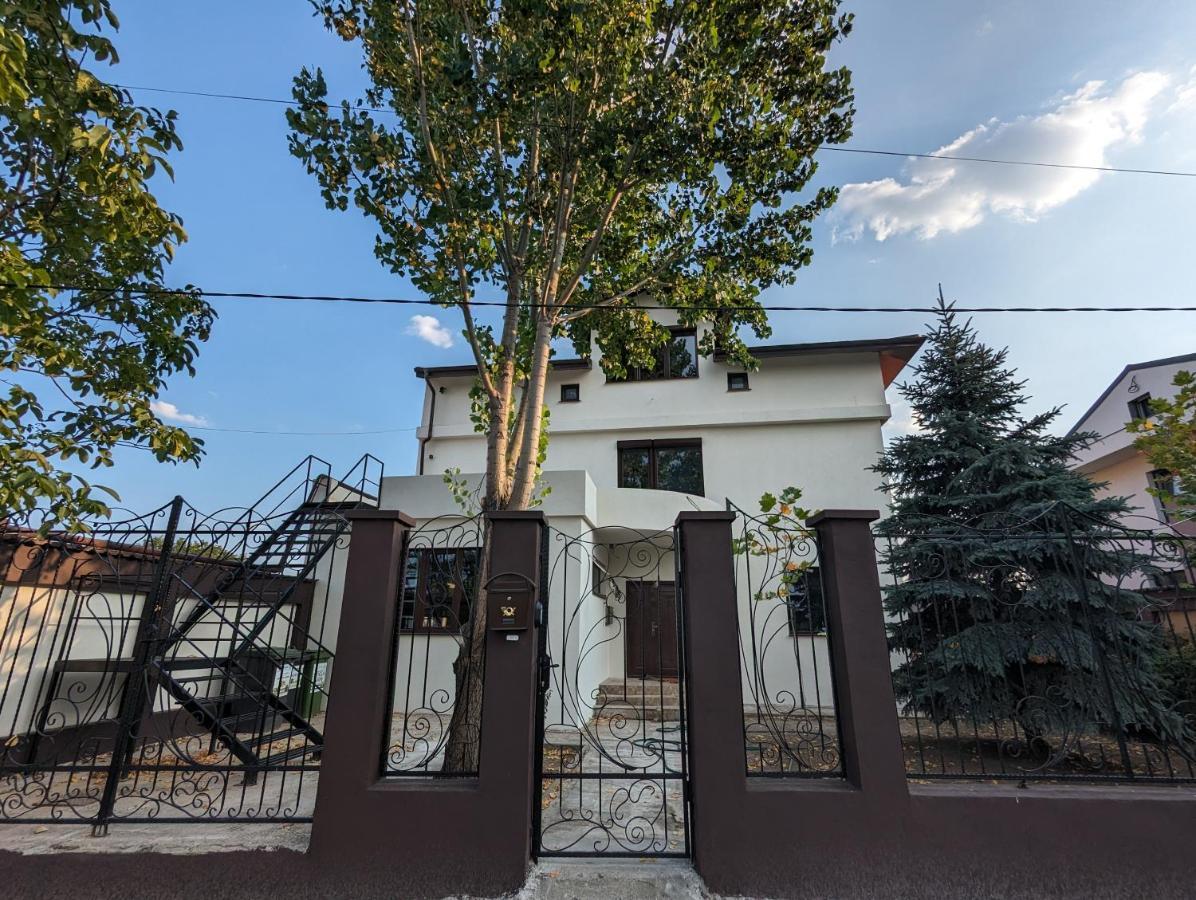 בוקרשט Horizon View Villa - Lakefront Terrace Suite מראה חיצוני תמונה