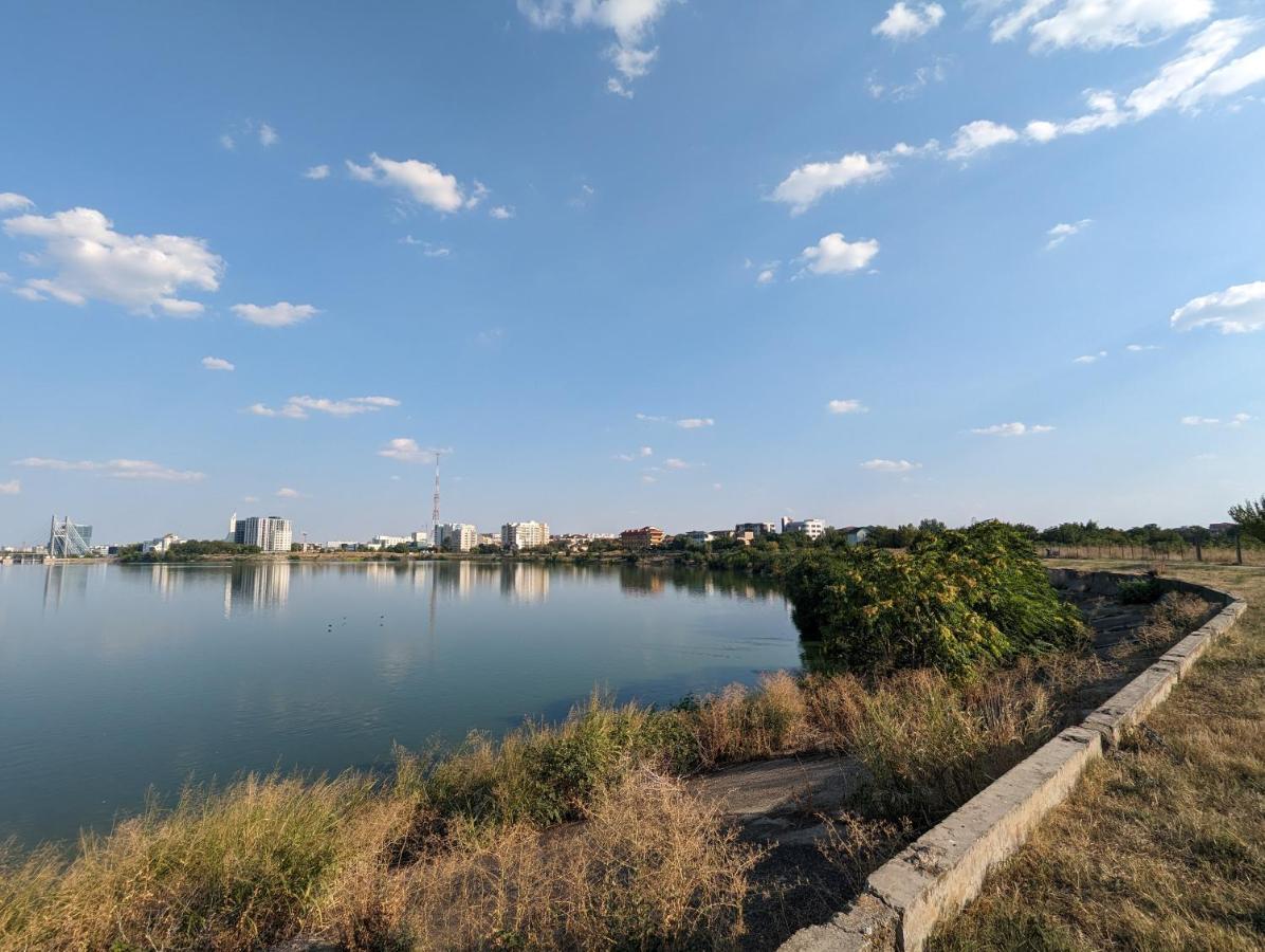 בוקרשט Horizon View Villa - Lakefront Terrace Suite מראה חיצוני תמונה