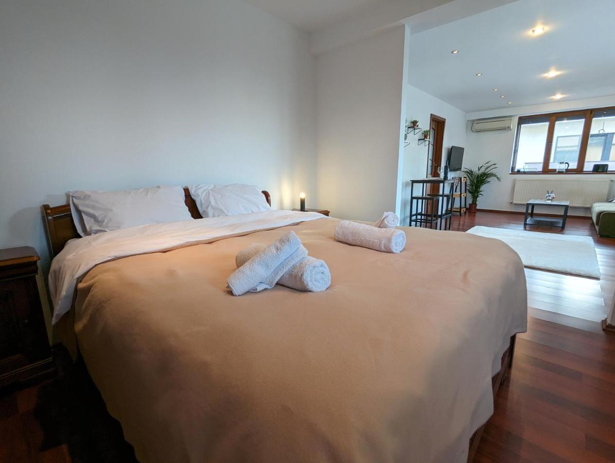 בוקרשט Horizon View Villa - Lakefront Terrace Suite מראה חיצוני תמונה