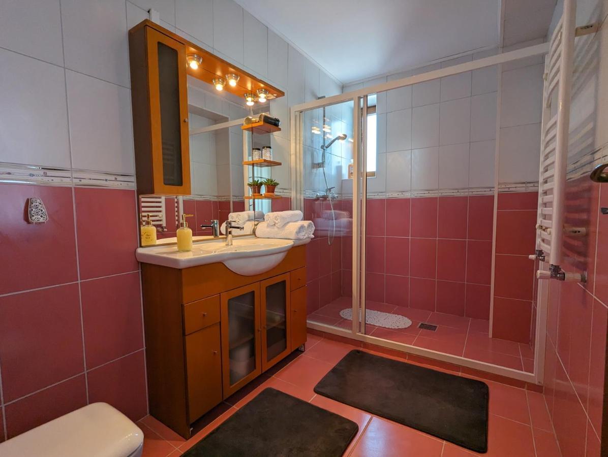 בוקרשט Horizon View Villa - Lakefront Terrace Suite מראה חיצוני תמונה