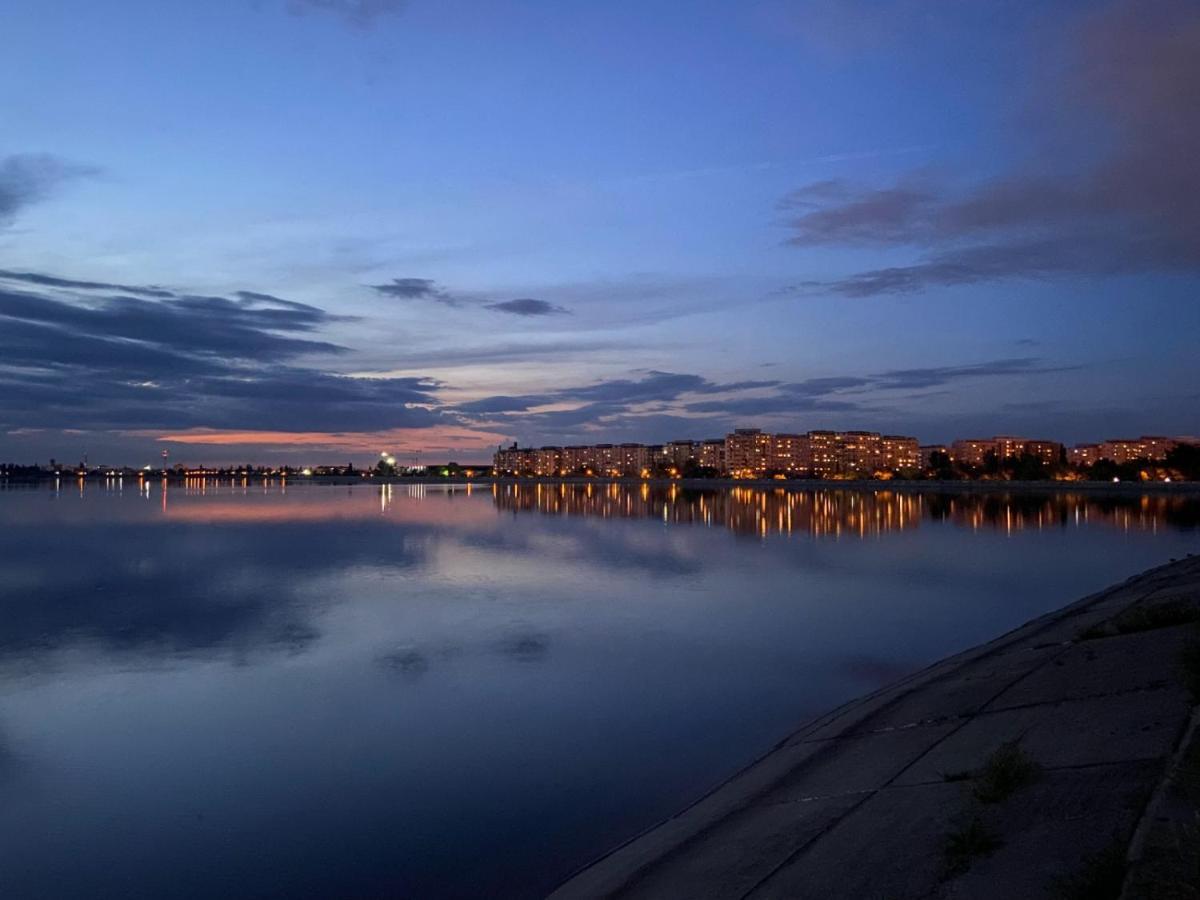 בוקרשט Horizon View Villa - Lakefront Terrace Suite מראה חיצוני תמונה