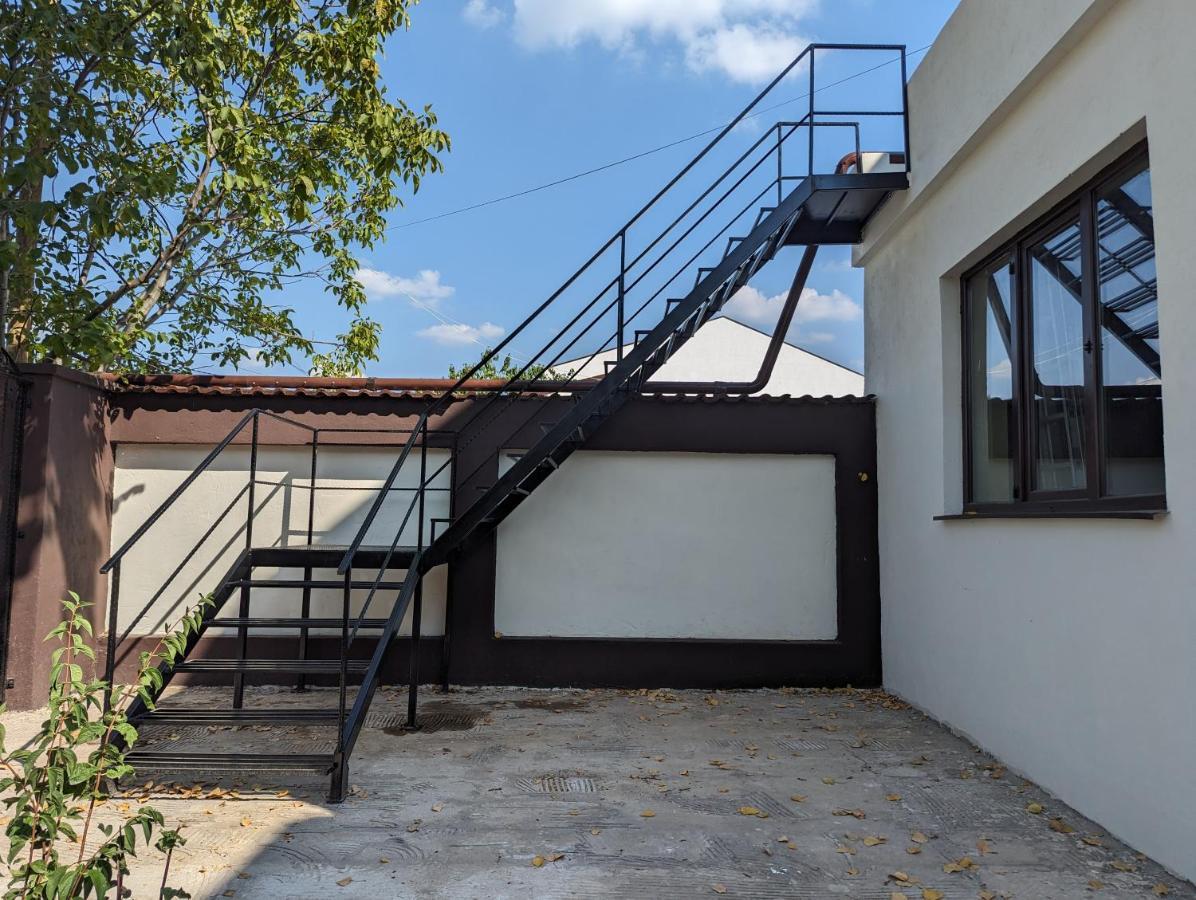 בוקרשט Horizon View Villa - Lakefront Terrace Suite מראה חיצוני תמונה